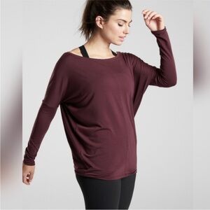 Athleta Essence Flow Top Long-Sleeve Boatneck Shirt Women’s XS Maroon